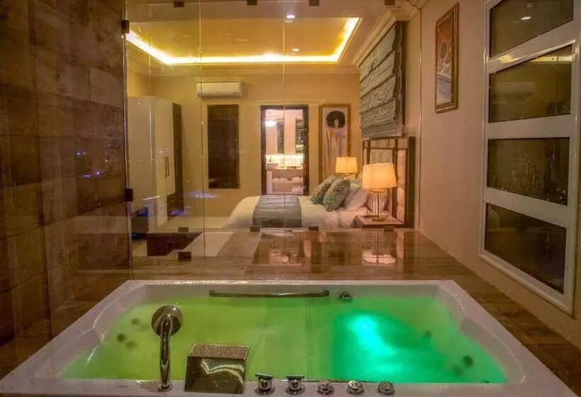 سوئیت پرزیدنت, Home Suites Boutique Hotel Freetown