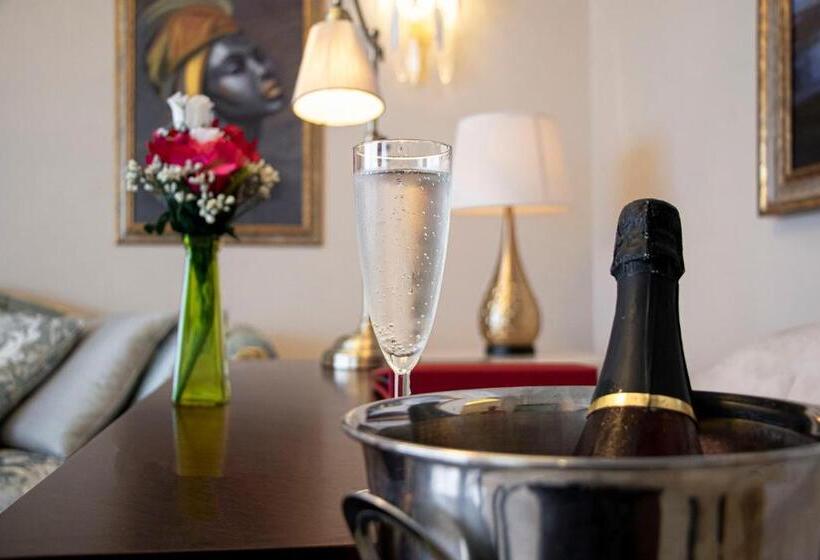 سوئیت پرزیدنت, Home Suites Boutique Hotel Freetown