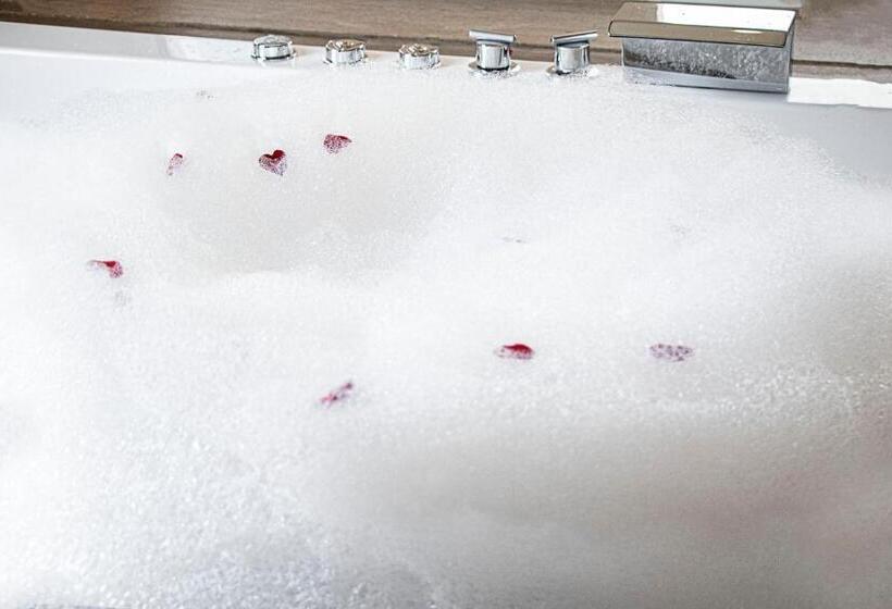 سوئیت پرزیدنت, Home Suites Boutique Hotel Freetown