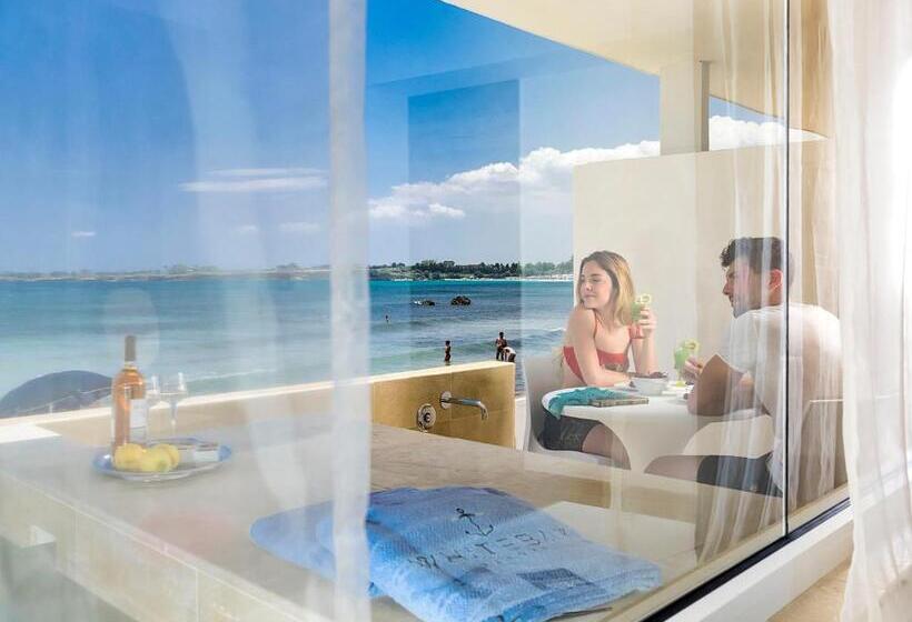 סוויטה עם בריכה, White Bay