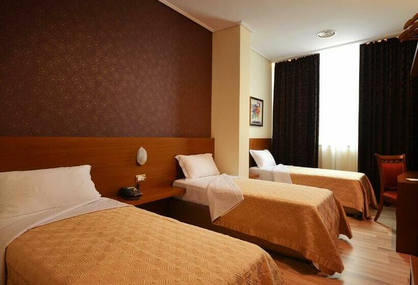 חדר סטנדרט לשלושה, Austria