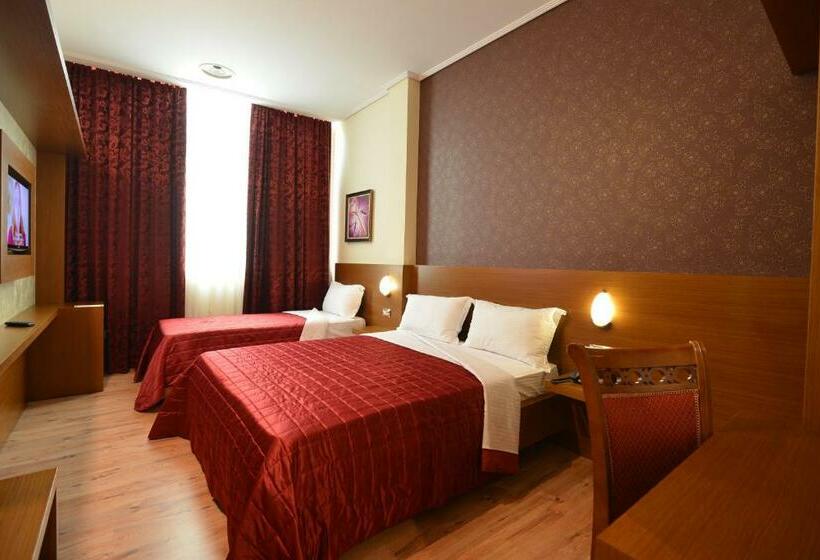 غرفة قياسية ثلاثية, Austria