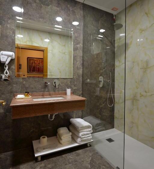 غرفة سوبيريور, Austria