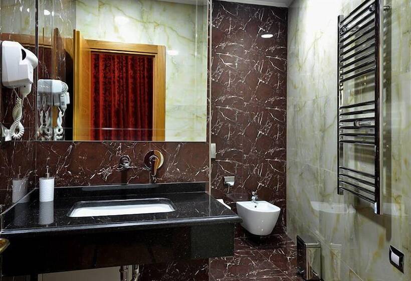 غرفة قياسية ثلاثية, Austria