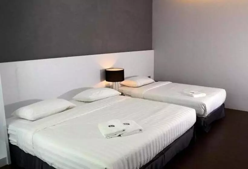 Deluxe Kolmen Hengen Huone, Chariton Hotel Ipoh