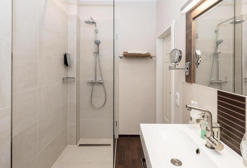 컴포트 스위트, Die Edelkastanie