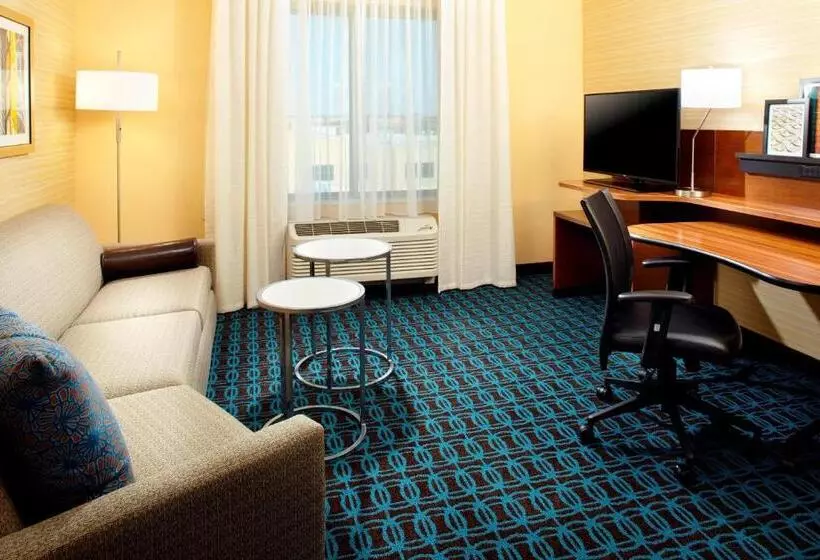 キングサイズベッドのスイートルーム, Fairfield By Marriott Inn & Suites Wheeling At The Highlands
