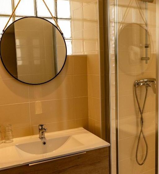 Апартаменты 2 Спальни, Hôtel Le Coq D Or