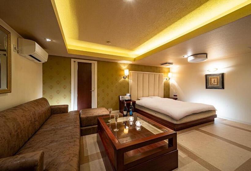 غرفة إقتصادية, Mint Osaka Airport