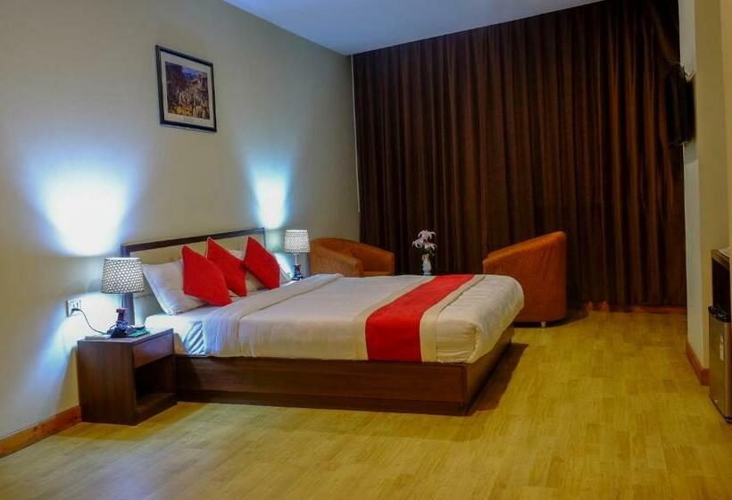 اتاق لوکس خانوادگی, Regal Airport