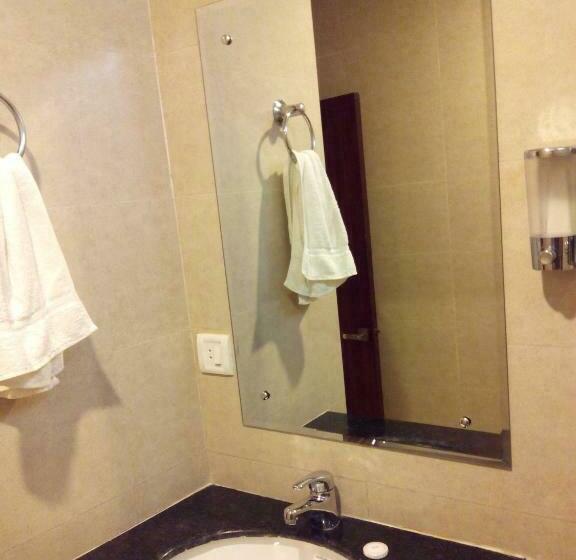 اتاق لوکس, Regal Airport