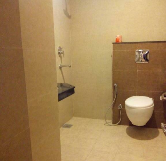 اتاق لوکس, Regal Airport