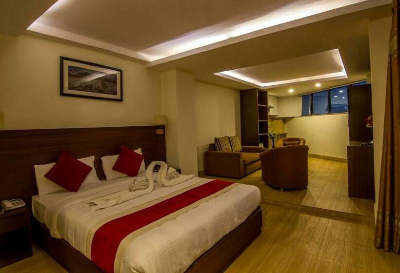 اتاق لوکس, Regal Airport