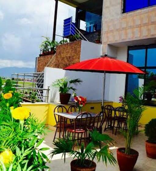 اتاق لوکس, Regal Airport