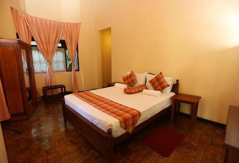 Deluxe Room with Balcony, Tree Breeze Inn
