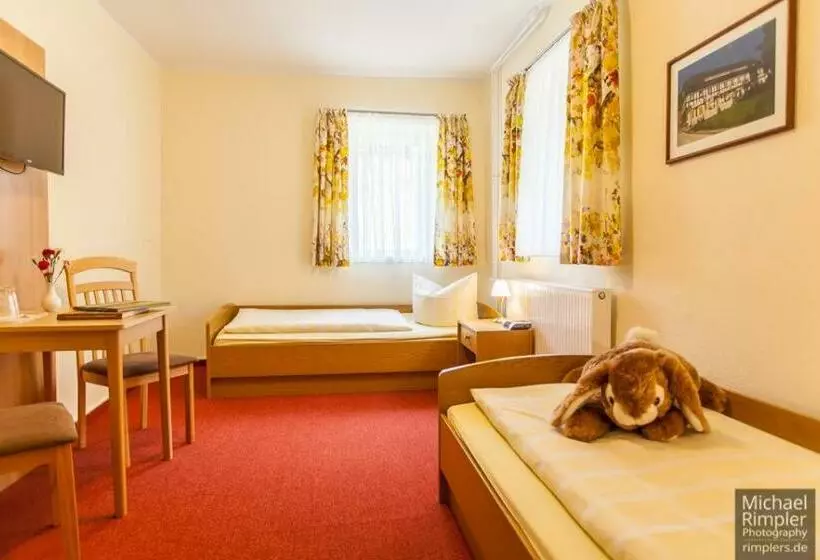 Huoneisto 1 Makuuhuone, Wanderhotel Sonnebergbaude