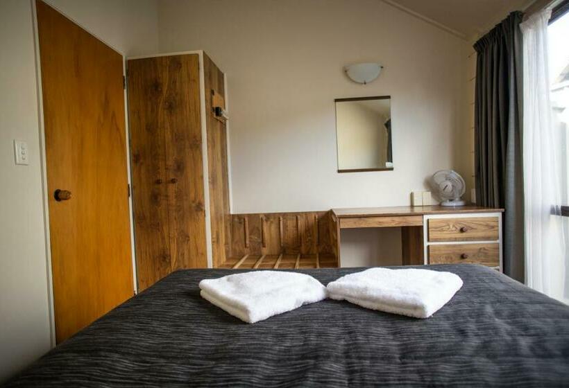 패밀리 룸, Bennetts Thermal Motor Inn
