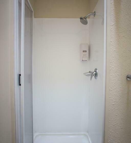 غرفة عائلية, Bennetts Thermal Motor Inn