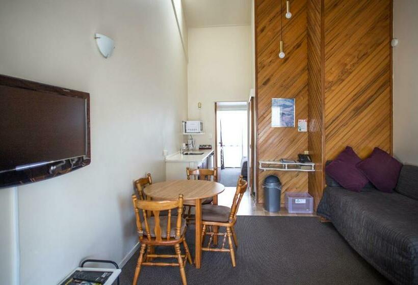 패밀리 룸, Bennetts Thermal Motor Inn