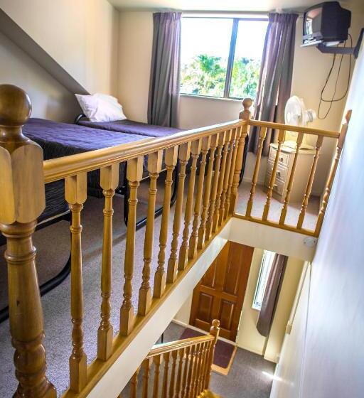 غرفة عائلية, Bennetts Thermal Motor Inn