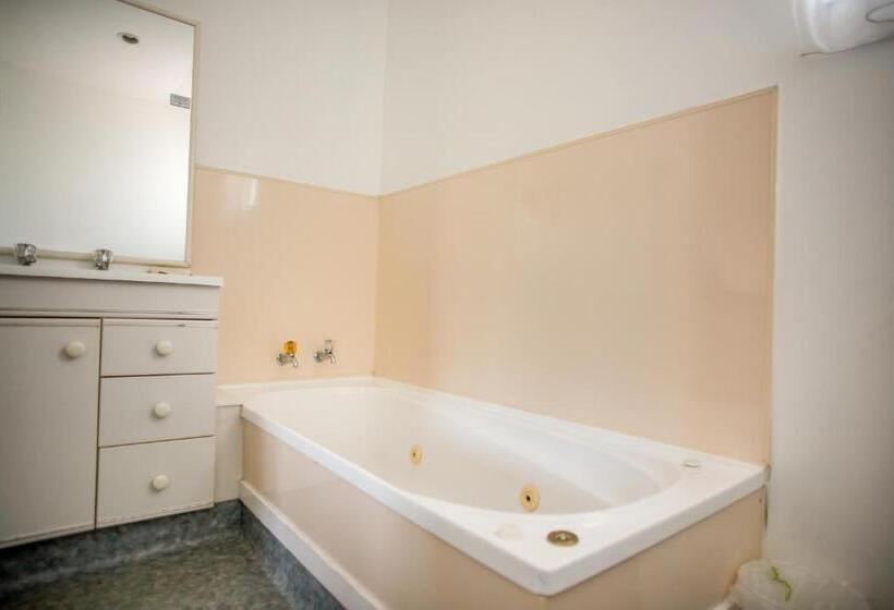 غرفة عائلية, Bennetts Thermal Motor Inn