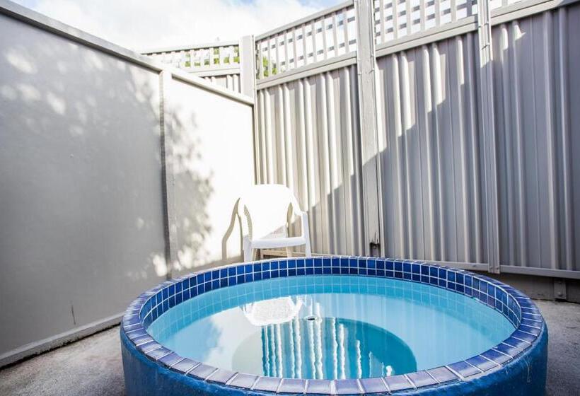 غرفة عائلية, Bennetts Thermal Motor Inn