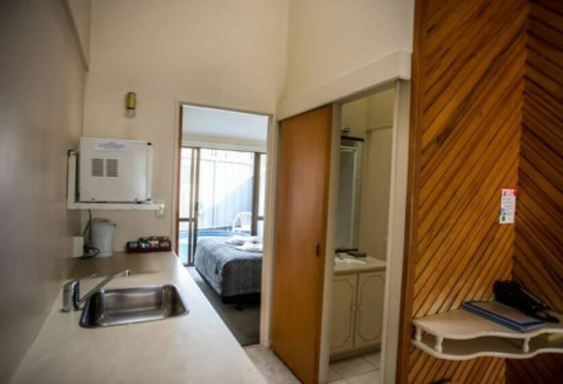 غرفة عائلية, Bennetts Thermal Motor Inn