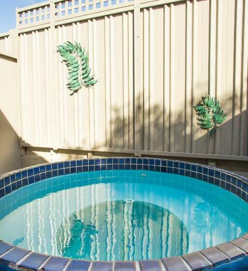 غرفة عائلية, Bennetts Thermal Motor Inn