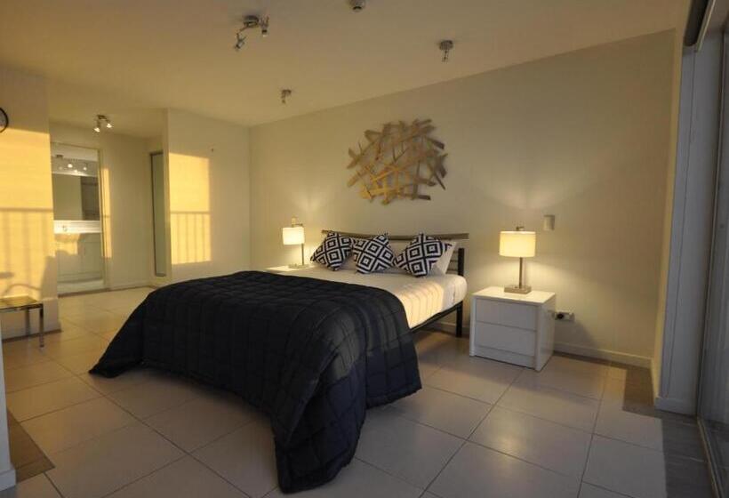 Superior 2-bedroom flat with sea view, Pacific Plaza Apartments