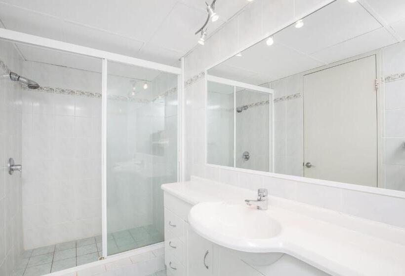 Superior 2-bedroom flat with sea view, Pacific Plaza Apartments