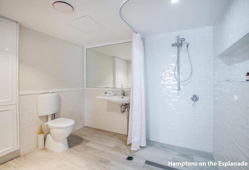 Superior 2-bedroom flat with sea view, Pacific Plaza Apartments