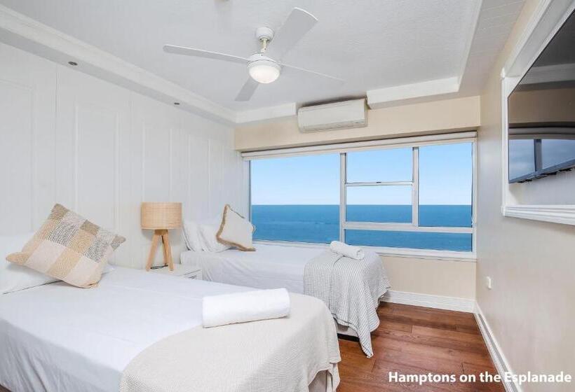 Superior 2-bedroom flat with sea view, Pacific Plaza Apartments