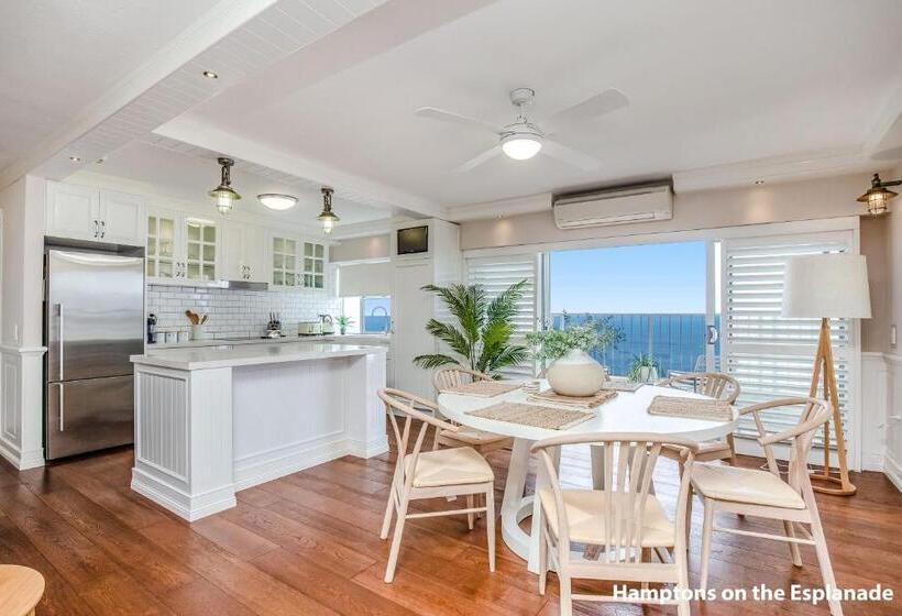 Superior 2-bedroom flat with sea view, Pacific Plaza Apartments