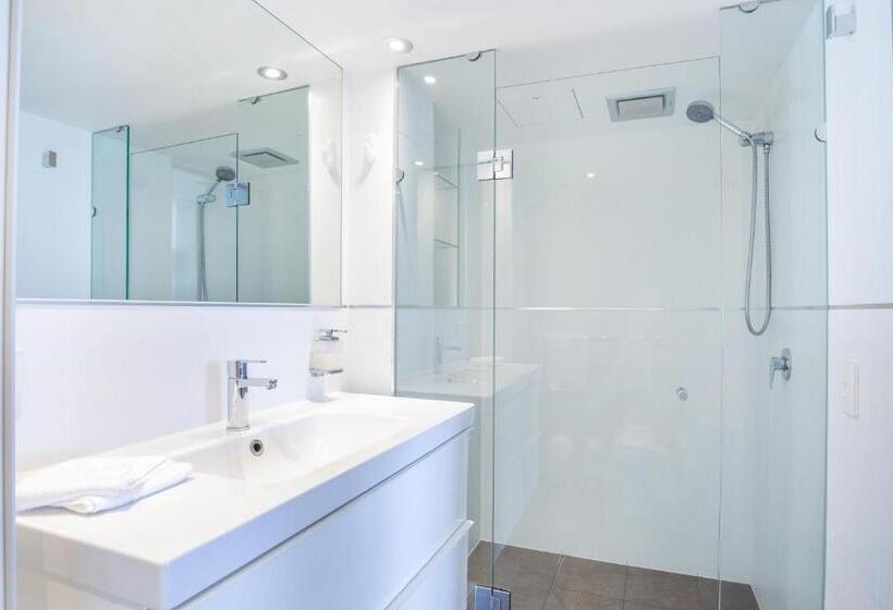 Superior 2-bedroom flat with sea view, Pacific Plaza Apartments