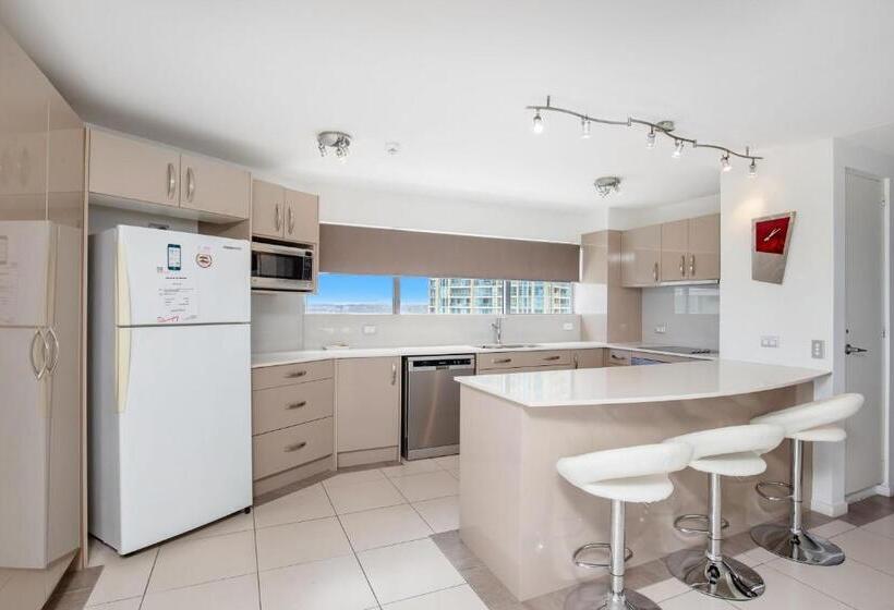 Superior 2-bedroom flat with sea view, Pacific Plaza Apartments