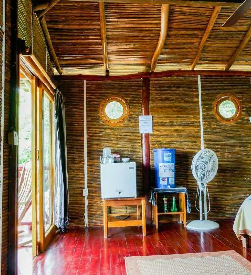 بانگلوی استاندارد با چشمانداز دریا, Casa Andalucia