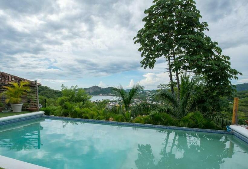 بانگلوی استاندارد با چشمانداز دریا, Casa Andalucia