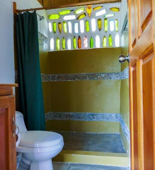 بانگلوی استاندارد با چشمانداز دریا, Casa Andalucia