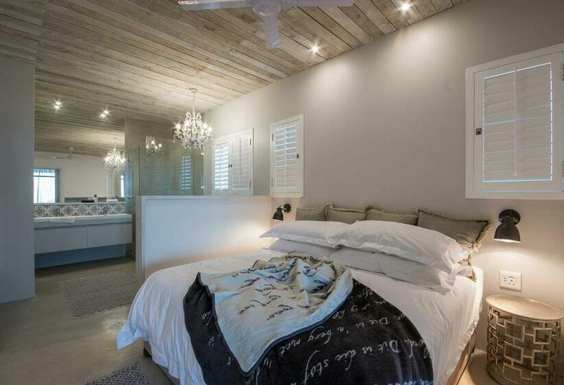 جناح, The House Quarters