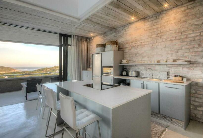 جناح, The House Quarters