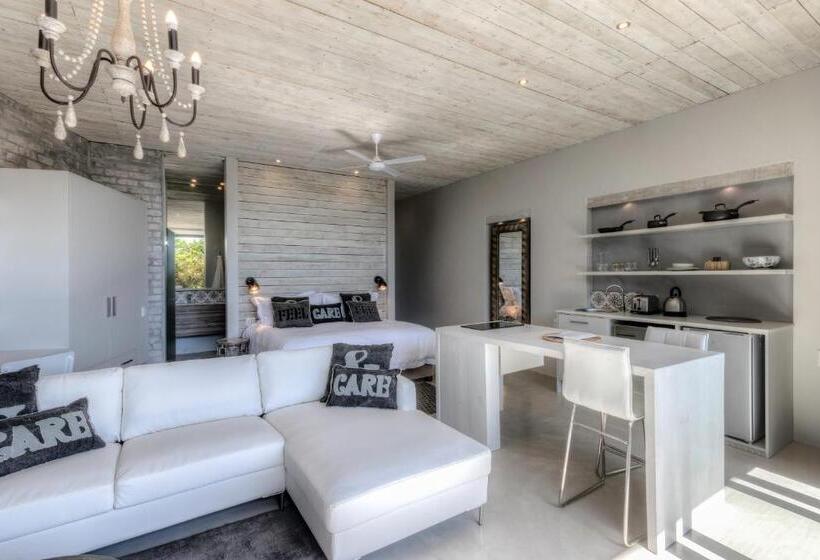 إستوديو قياسى, The House Quarters