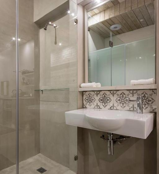 إستوديو قياسى, The House Quarters