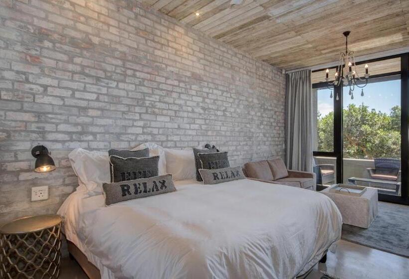 إستوديو قياسى, The House Quarters