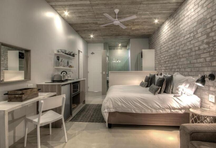Студия Стандарт, The House Quarters