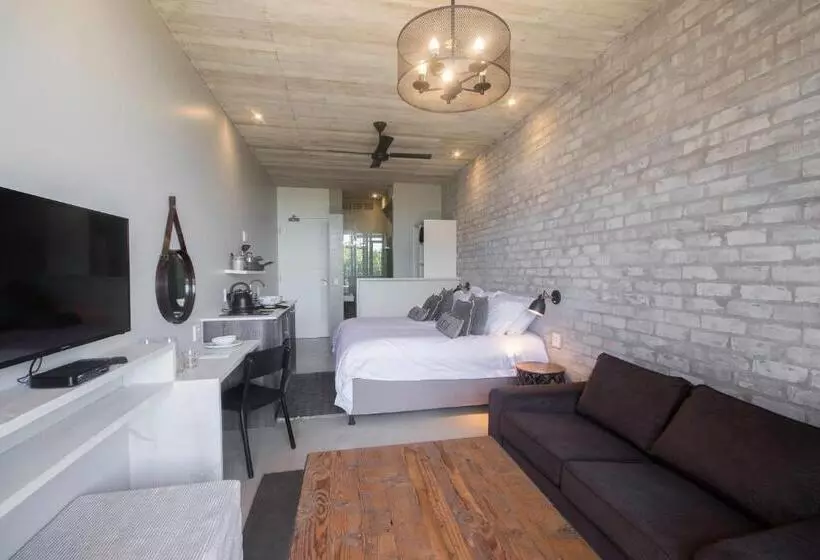 Standard-huone, The House Quarters
