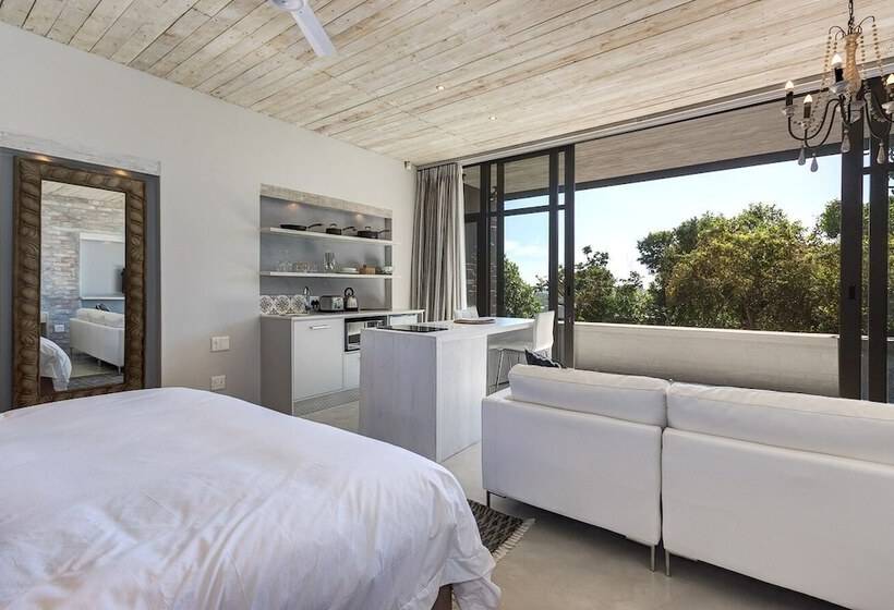 إستوديو قياسى, The House Quarters