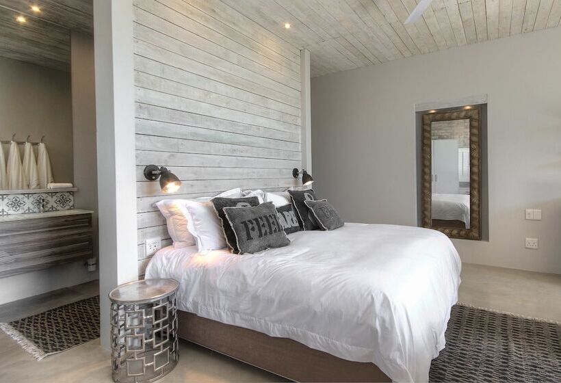 إستوديو قياسى, The House Quarters