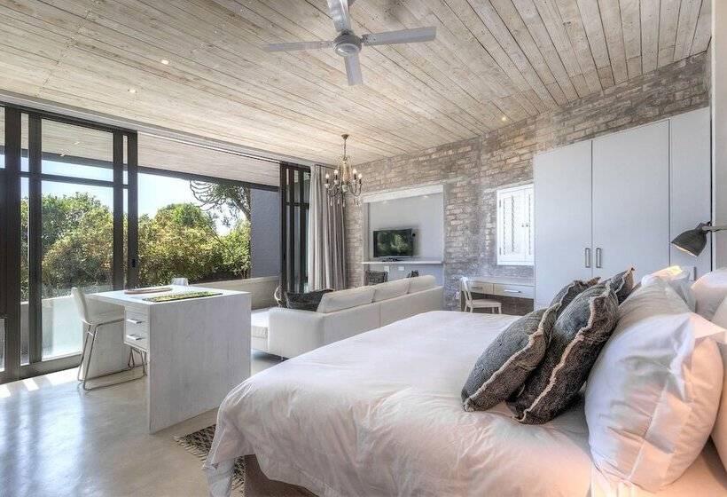 Студия Стандарт, The House Quarters