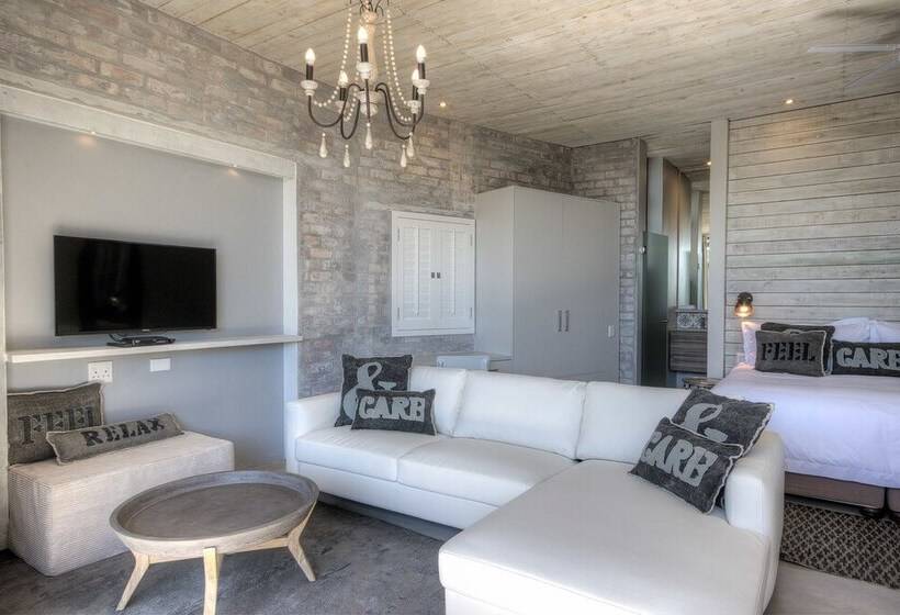 إستوديو قياسى, The House Quarters