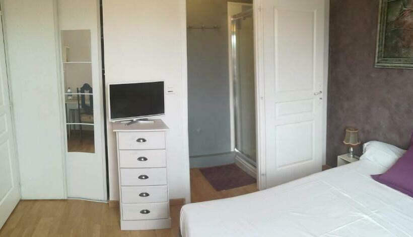 标准单人间, B&b La Difference